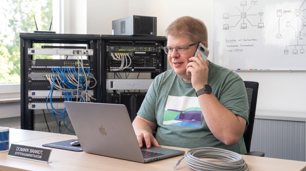 Dominik Brandt, Ihr Systemadministrator